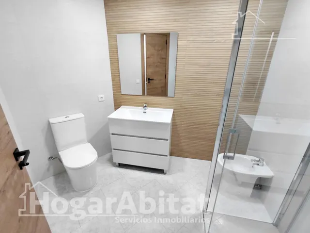 Amplitud y confort a estrenar en este luminoso piso reformado con balcón y ascensor — 25