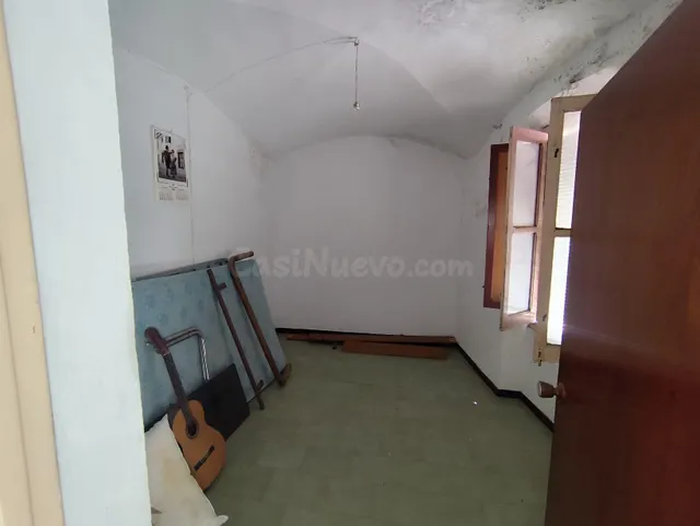 La casa que otros ya están mirando: dos plantas, dos calles, - foto 5
