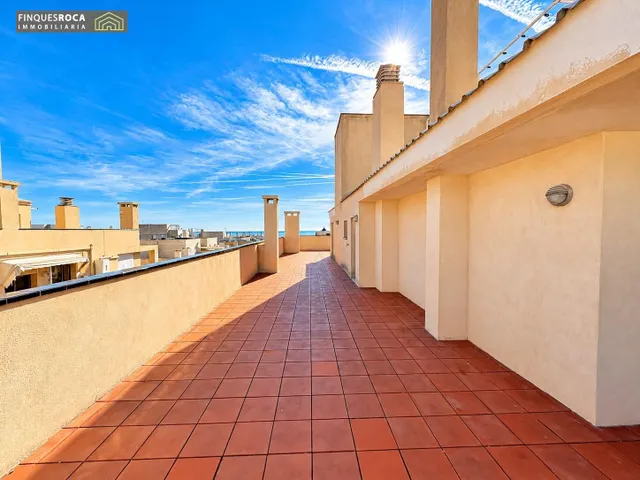 Exclusivo ático esquinero con 121 m2 de terraza y vistas al mar en la ràpita — 30