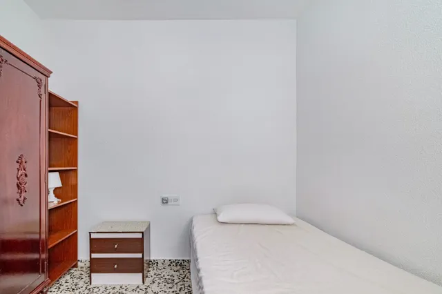PISO DE 4 DORMITORIOS EN EL CENTRO DE GRANADA — 24