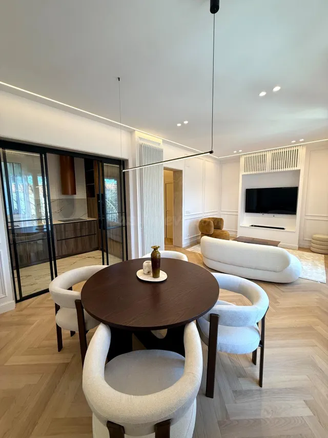 VIVIENDA DE LUJO CON DISEÑO EXCLUSIVO Y BALCONES EN LISTA — 3