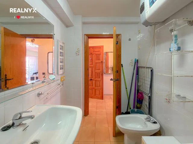 La Veleta! Exclusivo ático reformado con encanto + Amplia terraza con vistas maravillosas al mar (200 m de la playa) — 22