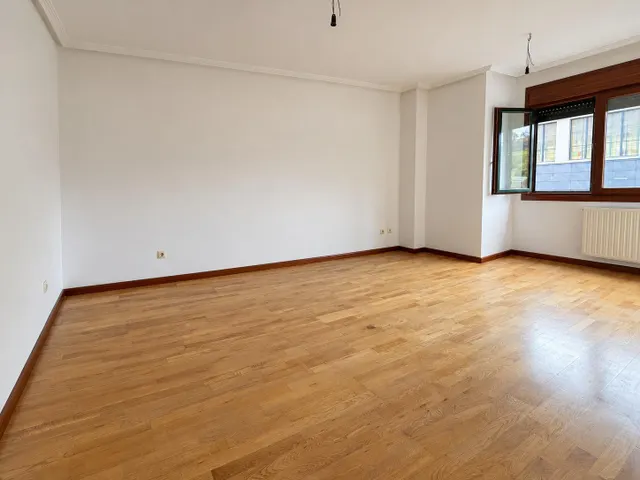 ¡a estrenar! dos dormitorios, terraza, garaje y trastero en Oviedo — 47
