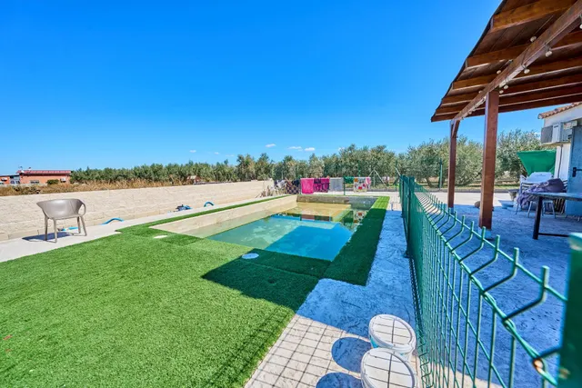 Casa con terreno y piscina en Churriana de la vega — 24