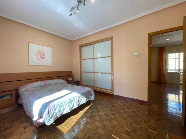 SE VENDE PISO ZONA ALTA — 16