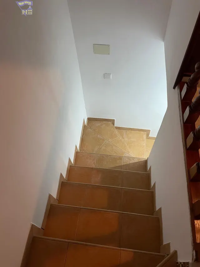 SE VENDE CASA EN ZONA DEL BARRIO BAJO — 36