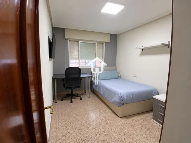 PISO EN VENTA EN ALICANTE. ZONA DE LA FLORIDA. 114m2, 3 habitaciones DOBLES, 1 BAÑO COMPLETO Y UN ASEO. PRIMERA PLANTA CON ASCENSOR. — 14