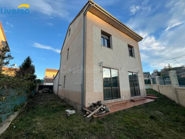 Alquiler Exclusiva Casa Independiente amueblada – Arcos de l