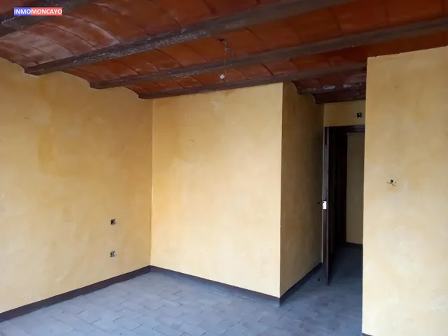 Se vende céntrico hostal-mesón — 19