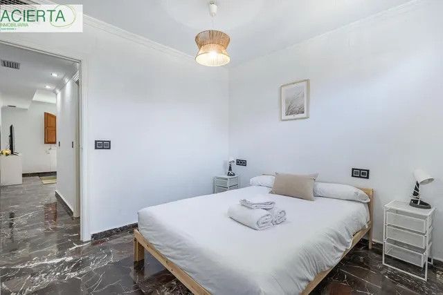 PISO CON LICENCIA TURISTICA EN CALLE NAVAS — 12