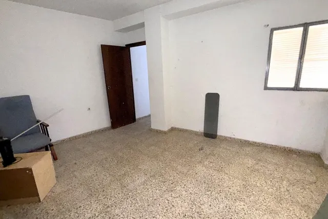 # **Casa de Pueblo Tradicional de 4 Dormitorios con Potencial para Ampliar la Terraza – ¡Solo 35.000 €!** — 13