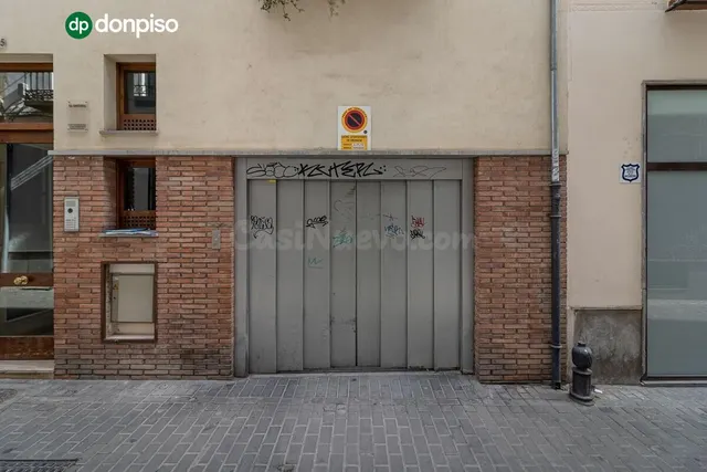 Plaza de garaje en el centro — 4