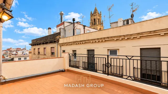 Vivienda con terraza detrás de la iglesia de Reus — 13