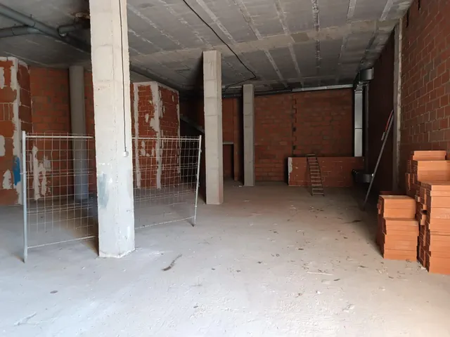 ¡Gran local comercial en Contrueces para adaptarlo a tu actividad ! — 10