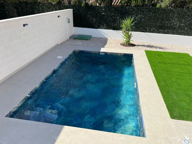 CHALET CON SOLÁRIUM, PISCINA Y SÓTANO — 2