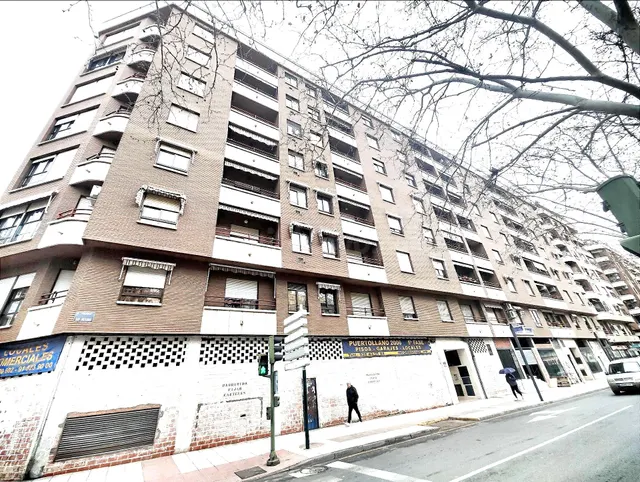 Plaza de Aparcamiento, Paseo San Gregorio - foto 2