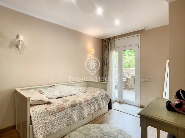 Preciosa casa de lujo en venta con vistas al mar y piscina en Calella — 24