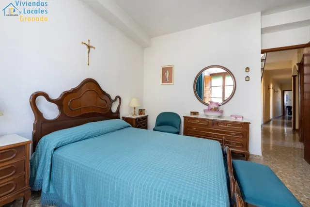Espectacular edificio a 3 calles con vivienda y locales comerciales en pleno centro de Alhama de Gr — 28