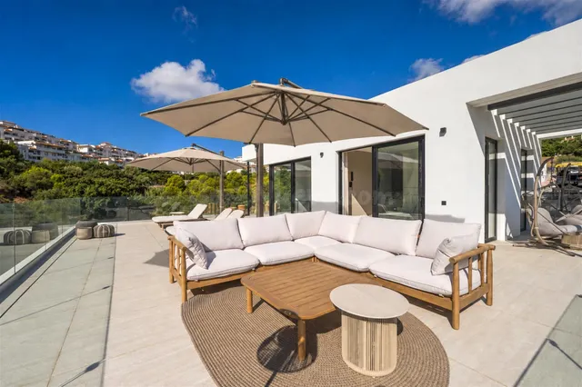Espectacular villa de nueva construcción con vistas panorámicas al mar en Benalmádena — 5