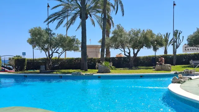 Bonito apartamento con vistas y piscina — 35
