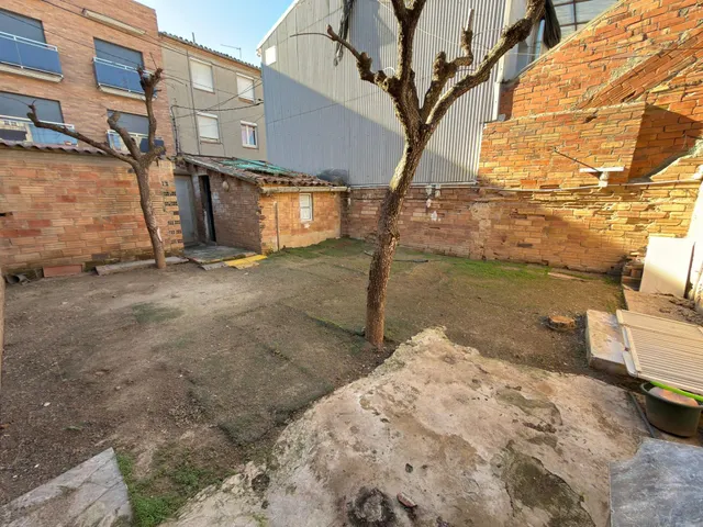 Solar de 100m2 en pleno centro de Vilanova del Cami con agua y luz por 79.000€. — 8
