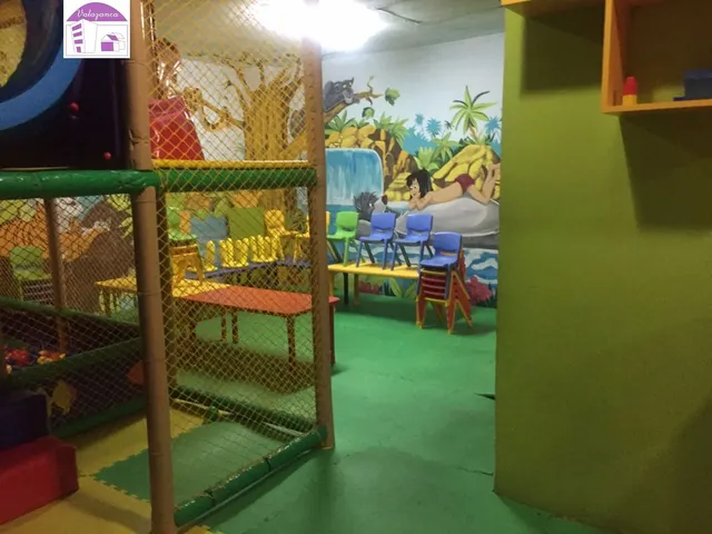 Valazanca alquila bar restaurante con parque infantil — 7