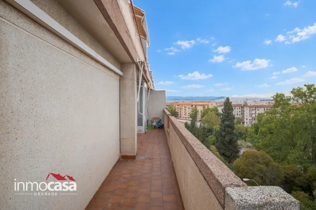 Se Vende amplio piso en  zona Villarejo, con Terraza y Vistas Despejadas — 34