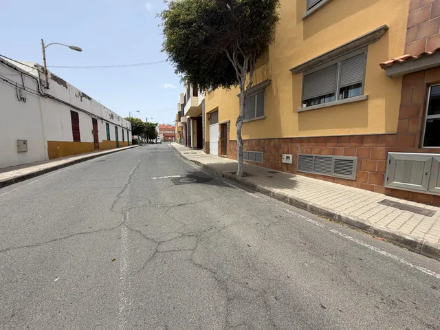 Piso 3 dormitorios con patio, suite y 2 plazas de garajes en Telde — 28