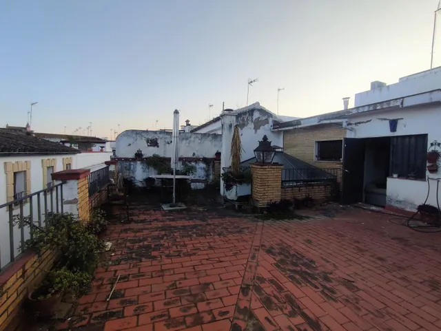 ESTUPENDA CASA, JUNTO A LA CORREDERA CON GARAJE, CON MUCHAS  - foto 5