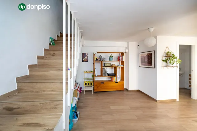 ¡Tu hogar soñado te espera en esta espectacular casa reformada! — 18