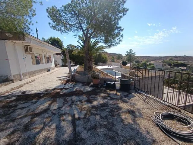 AMPLIO CHALET CON PARCELA EN SAN VICENTE — 18
