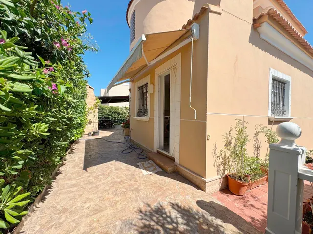 Villa 6 habitaciones 290m² en venta - Torre la mata — 38