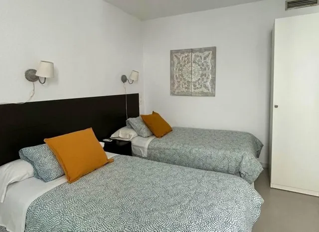 Hostal 17 habitaciones 600m² en venta - Marbella — 17