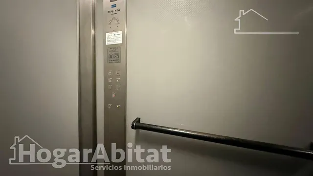 ¡espectacular, con buenas vistas! alto, amplio y luminoso con balcón y ascensor — 35