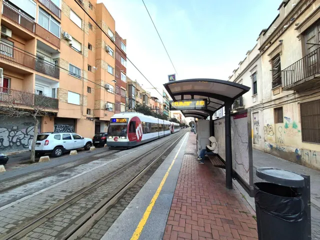 AMPLIO LOCAL COMERCIAL EN  ZONA BENICALAP DE UNOS 200 METROS — 3