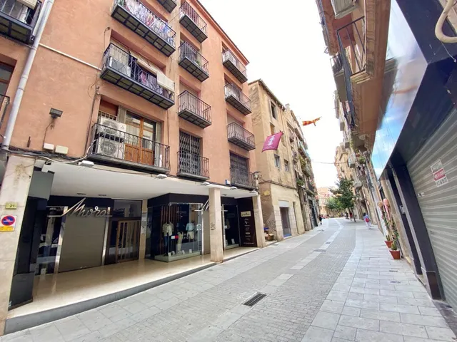 Piso de 4 habitaciones con ascensor en la calle Sant Blai, cerca de la universidad — 9