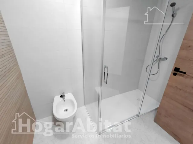 Amplitud y confort a estrenar en este luminoso piso reformado con balcón y ascensor — 28