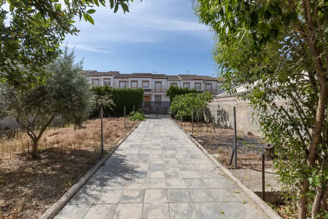 EXCEPCIONAL OPORTUNIDAD EN PLENO CENTRO DE HUÉTOR VEGA — 8