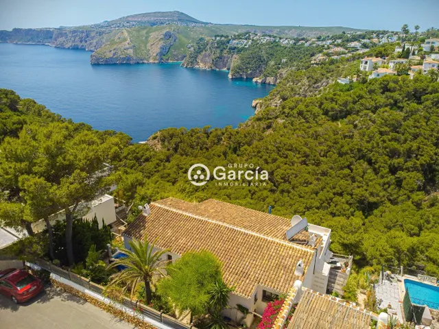 Villa en primera línea en venta en Jávea con increíbles vistas — 37