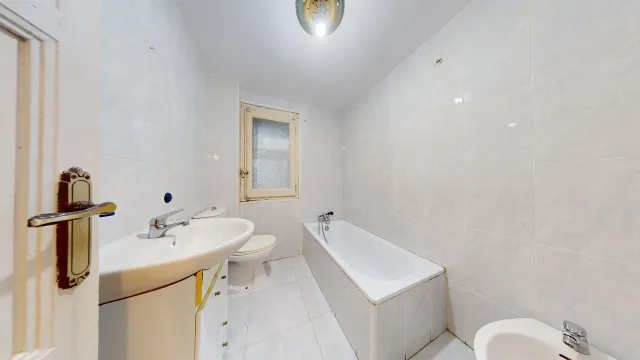 Piso de 89 m2 útiles con AMPLIA TERRAZA DE 40m2!!! Distribuido en cinco dormitorios, salón, cocina con despensa y terraza interior a patio de luces y un baño. — 16