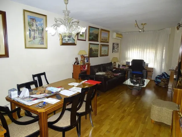¡Vive en el Corazón de Torrevieja! Apartamento de 4 Dormitorios, 3 Baños y Excelente Calidad — 3