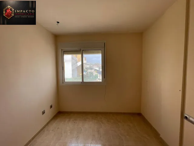 Piso en venta en Avenida Cañada Julián — 18
