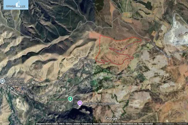 En Venta Maravilloso Paraje Natural, a medio camino entre Granada y Sierra Nevada, a veinte minutos en coche, desde cada una de ellas. — 24