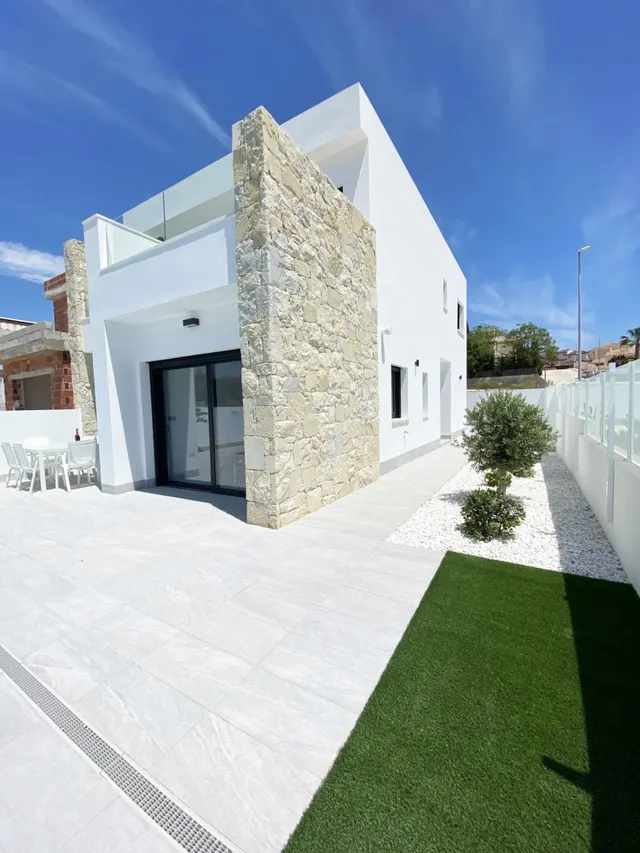 CHALET DE DISEÑO INDEPENDIENTE CON PISCINA — 21