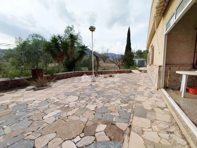 SE VENDE CHALET EN PARCELA URBANA EN LA ROMANA — 25