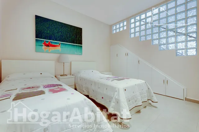 ¡EXTRAORDINARIO CHALET! AMPLIO Y SEMINUEVO CON PISCINA PRIVADA Y TRES TERRAZAS — 24