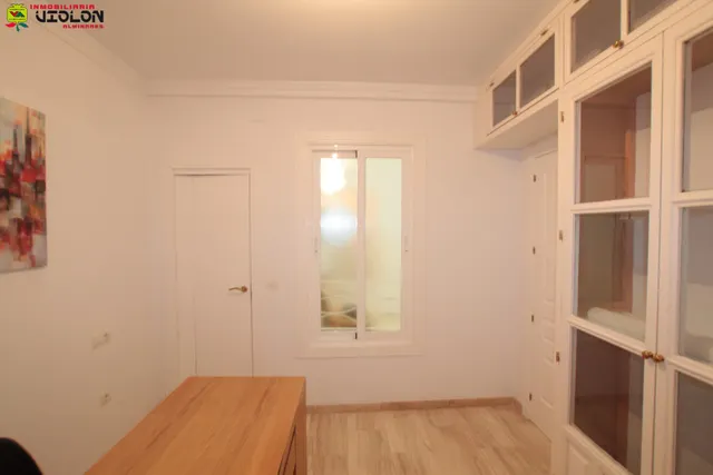 Amplias oficinas en Plaza Bib-Rambla — 14