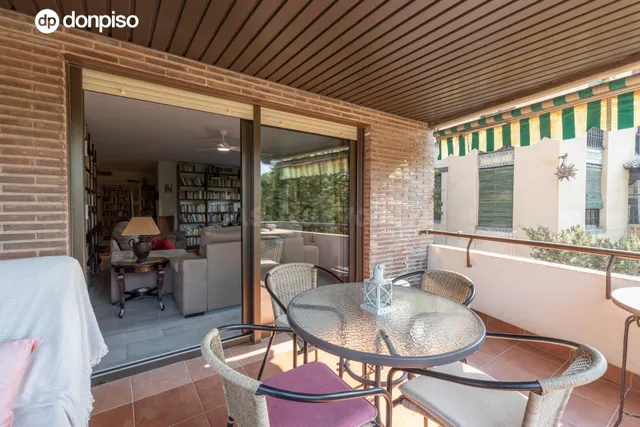 Exclusivo piso señorial con terraza en el Paseo del Salón (Cuesta de Escoriaza), con cochera y trastero. — 4