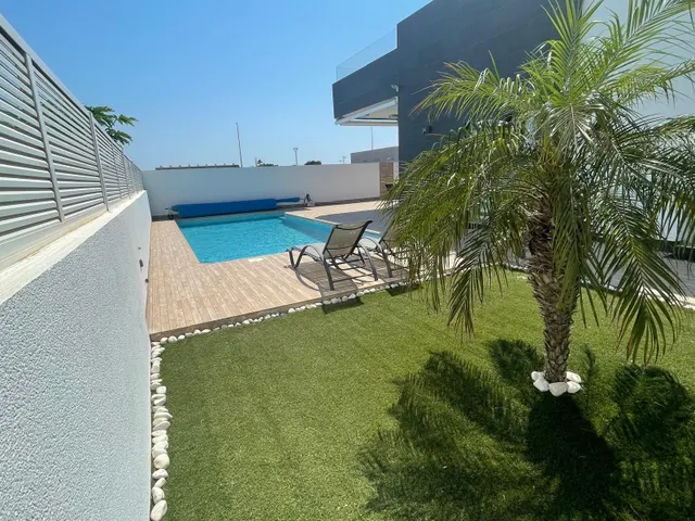 Excepcional Villa en Pilar de la Horadada: Lujosa Villa de una Planta con Licencia Turística — 12