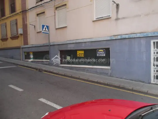 Local comercial en Colón - foto 2